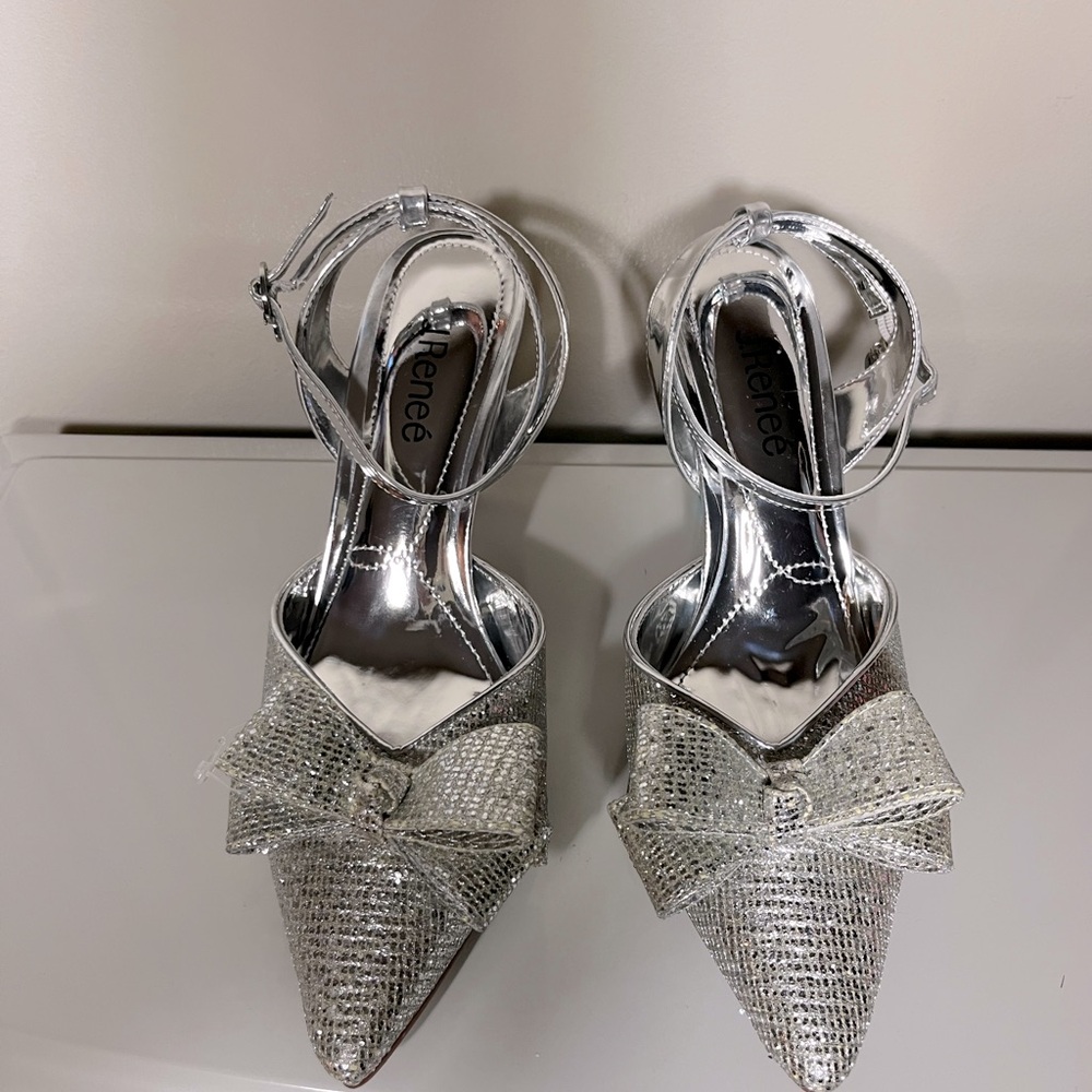 J.Renee Silver Slingback Heels with Bow - Picture 4 of 11